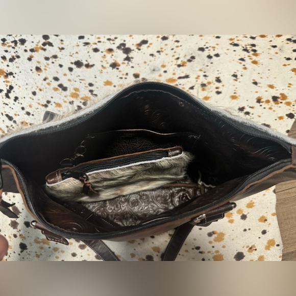 Crimson Willow handmade cowhide leather bag - Picture 3 of 4